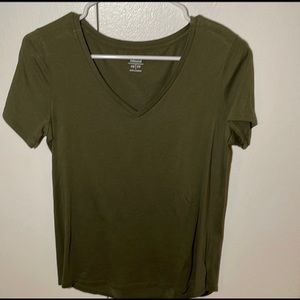 Old Navy women’s relaxed v-neck tee